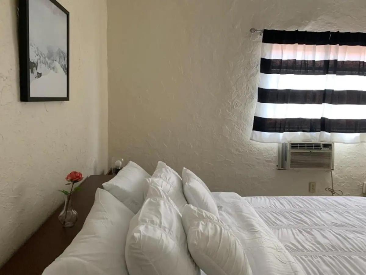 Hospedagem domiciliar Private Close To Airport - Free Parking - 01